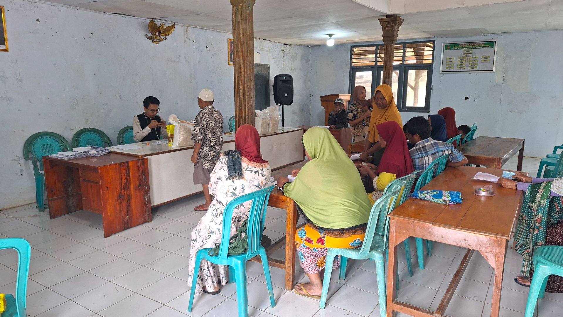 PENYALUARAN BANTUAN PANGAN BERAS DAN MINYAK